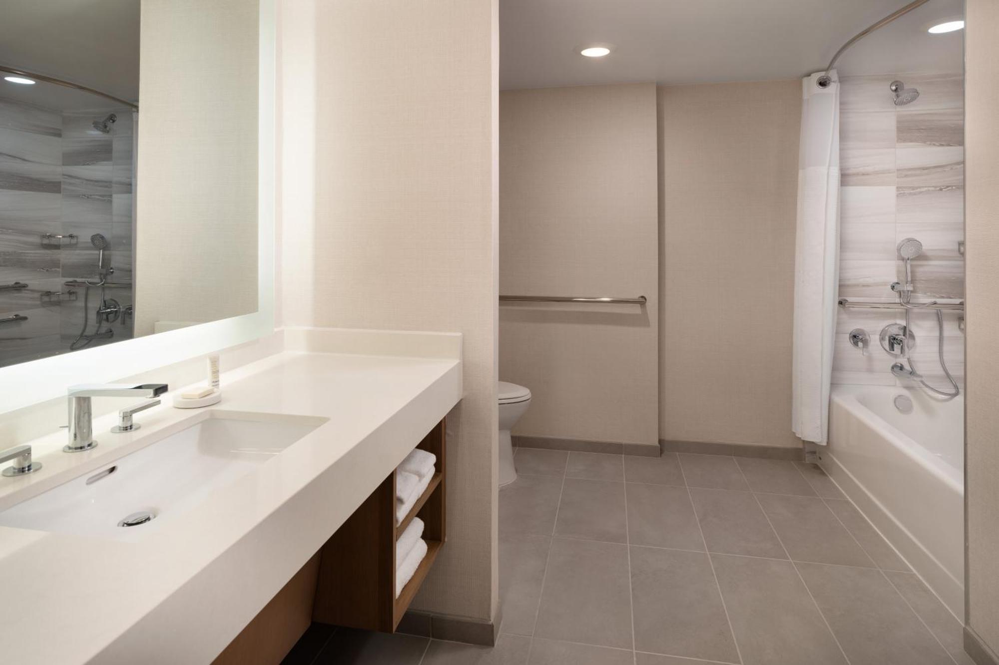 Marriott Long Downtown 4*